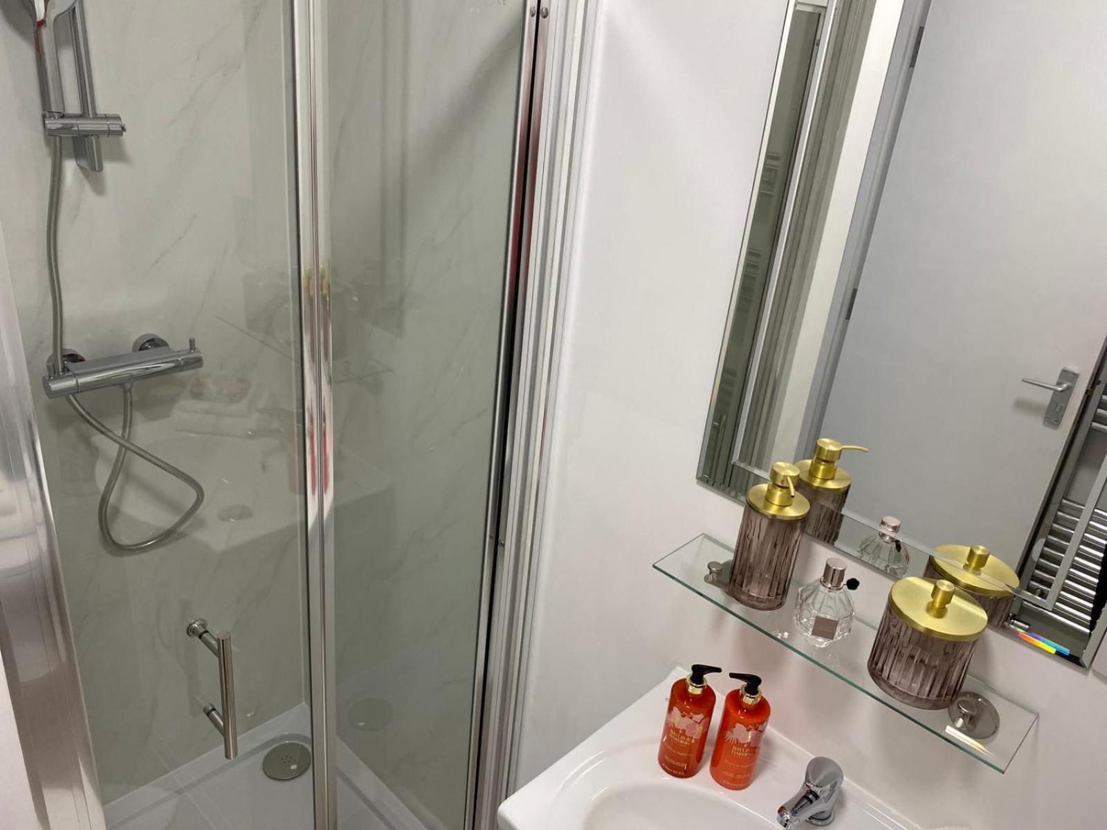 Stylish Apartment In Watford ワトフォード エクステリア 写真